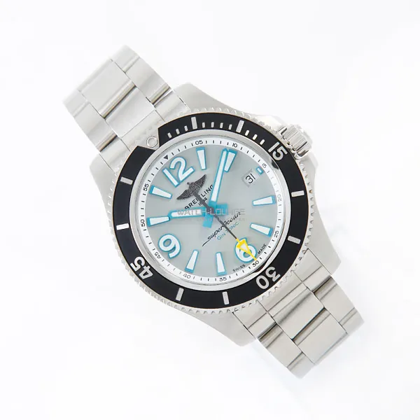 02738_watchlounge_lo.jpg