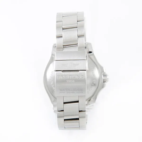 02746_watchlounge_lo.jpg
