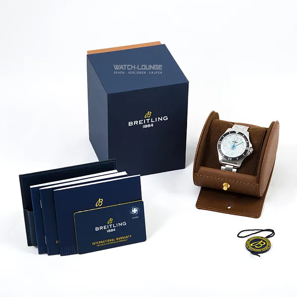 02748_watchlounge_lo.jpg