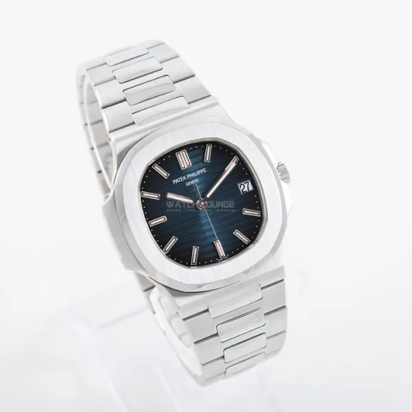 03055_watchlounge_lo.jpg