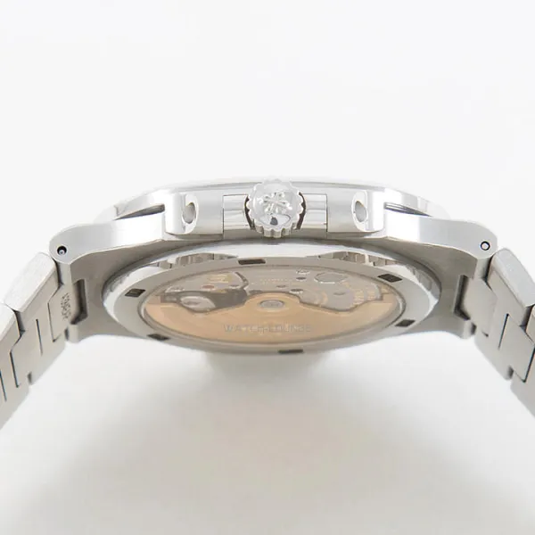 03057_watchlounge_lo.jpg