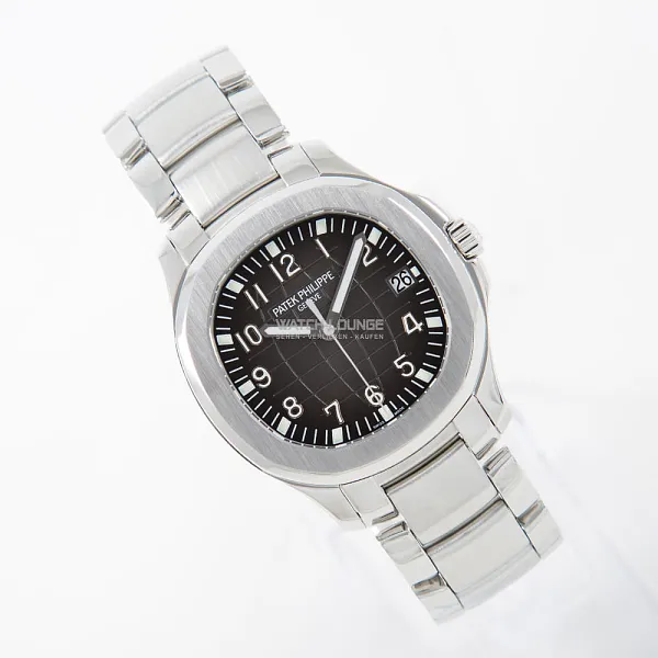 03508_watchlounge_lo.jpg