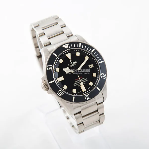 03761_watchlounge_lo.jpg