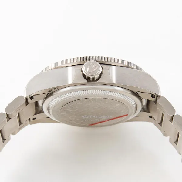 03763_watchlounge_lo.jpg