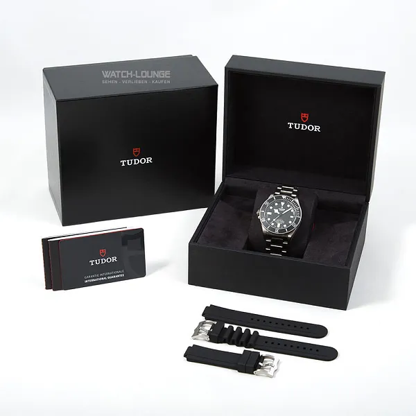 03767_watchlounge_lo.jpg