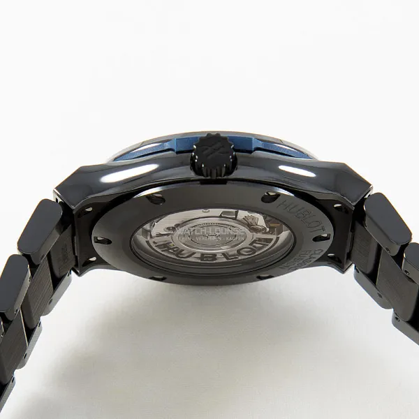 04369_watchlounge_lo.jpg