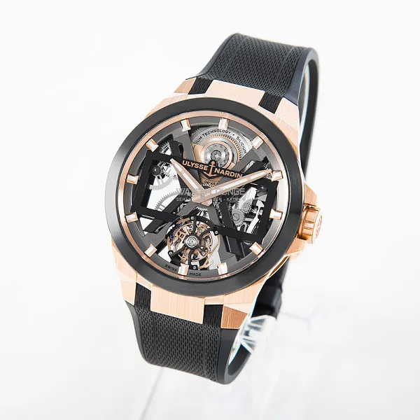 04556_watchlounge_lo.jpg