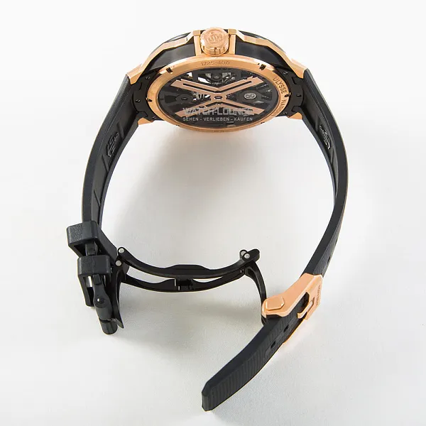 04561_watchlounge_lo.jpg