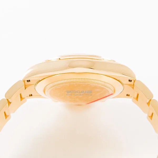 04807_watchlounge_lo_1.jpg