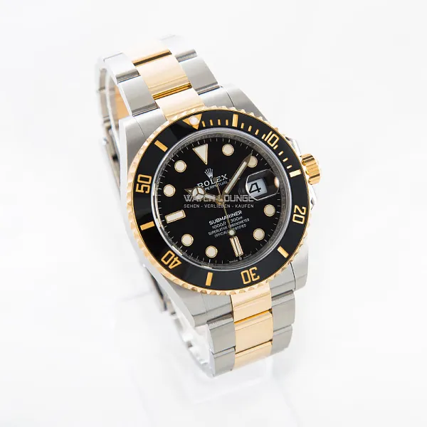 05240_watchlounge_lo_2.jpg