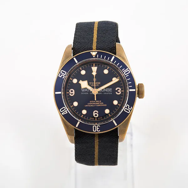 08534_watchlounge_lo.jpg
