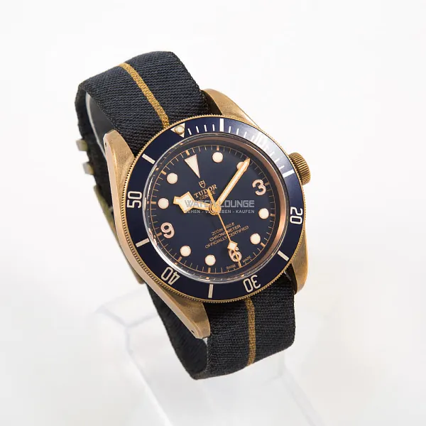 08535_watchlounge_lo.jpg