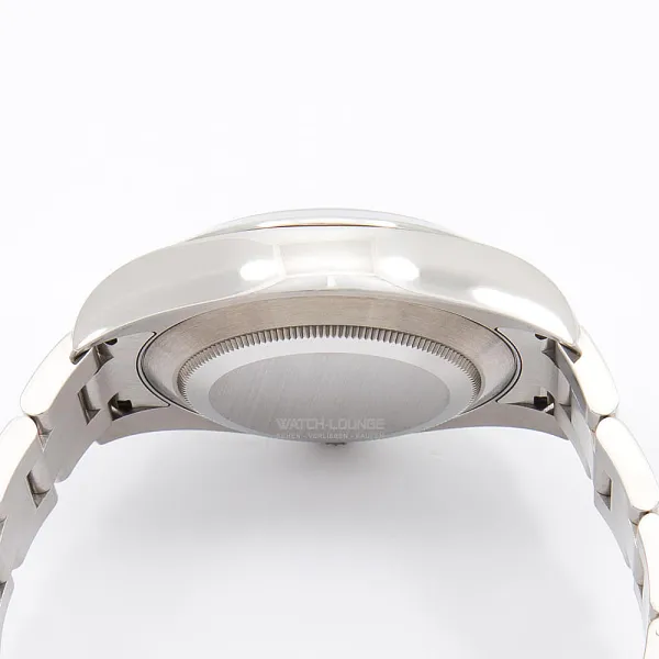 08862_watchlounge_lo.jpg