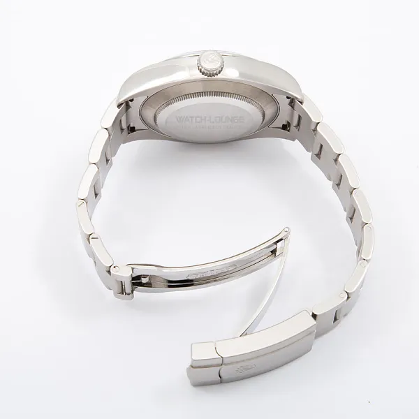 08863_watchlounge_lo.jpg