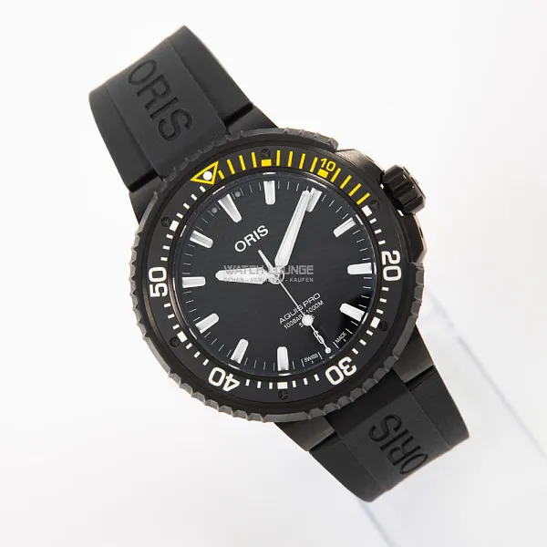 08920_watchlounge_lo.jpg