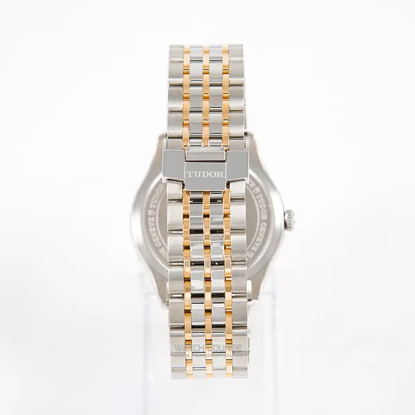 09728_watchlounge_lo.jpg