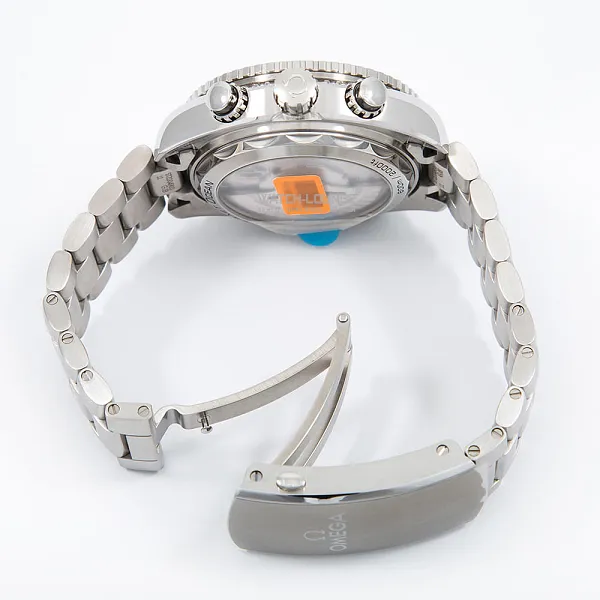 10840_watchlounge_lo.jpg