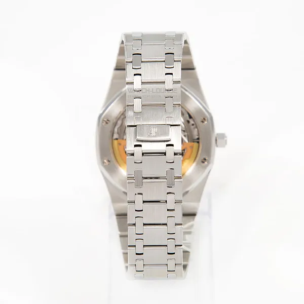 11950_watchlounge_lo.jpg