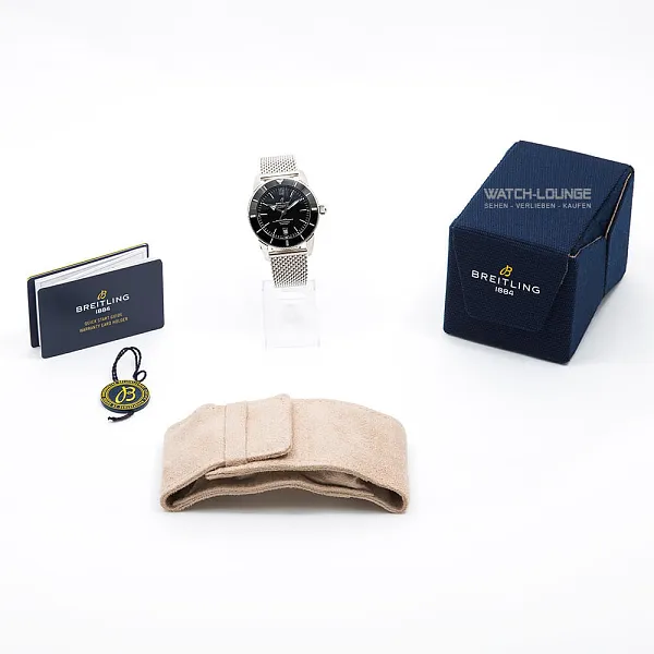 12000_watchlounge_lo.jpg