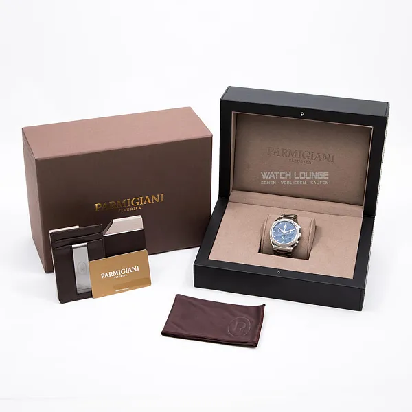 13001_watchlounge_lo.jpg