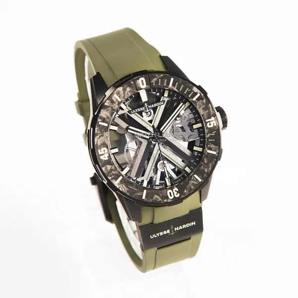 13016_watchlounge_lo.jpg