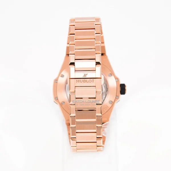 13045_watchlounge_lo.jpg