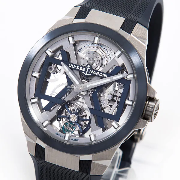 13167_watchlounge_lo_1.jpg