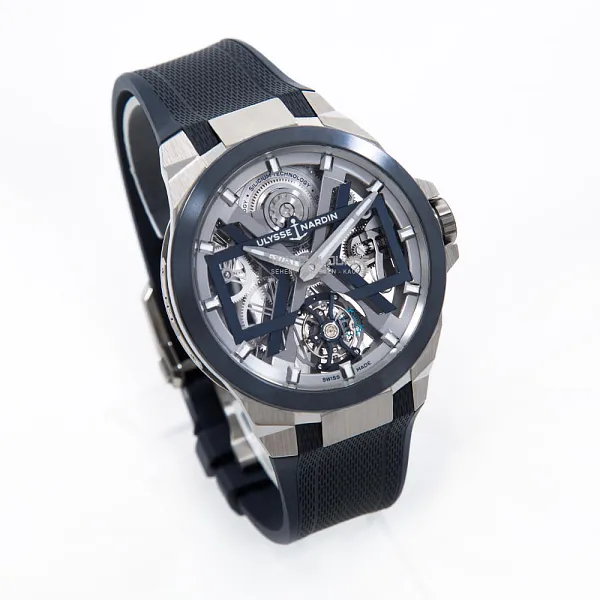 13170_watchlounge_lo.jpg