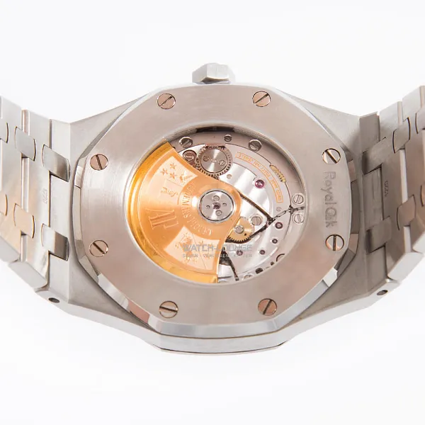 13382_watchlounge_lo.jpg