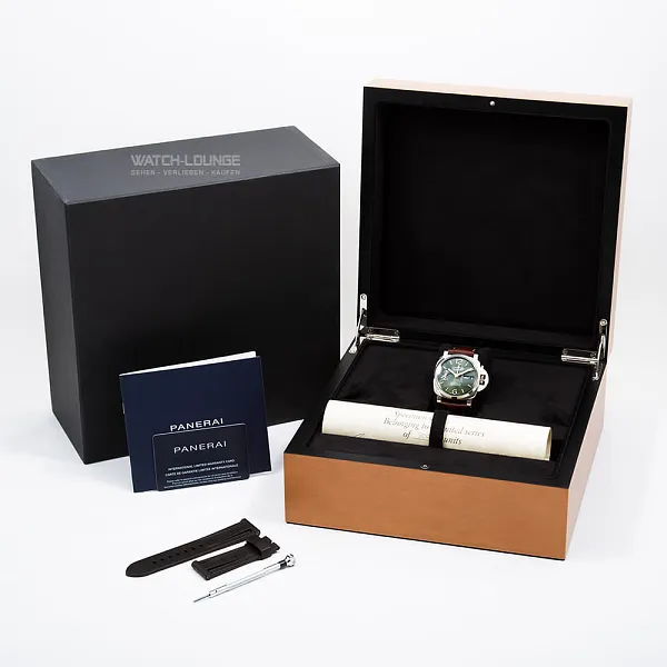 13395_watchlounge_lo.jpg