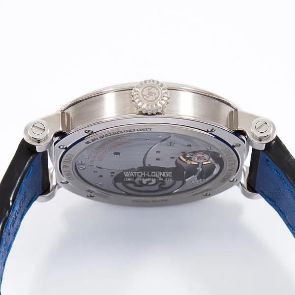 13553_watchlounge_lo.jpg