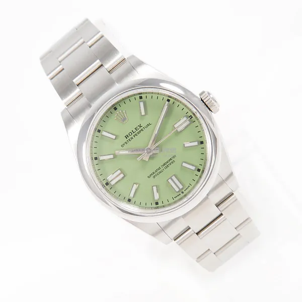 13660_watchlounge_lo.jpg