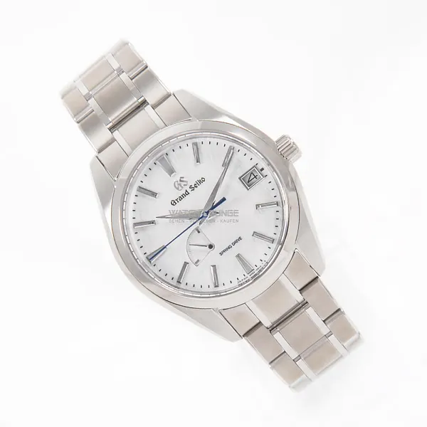 13711_watchlounge_lo.jpg