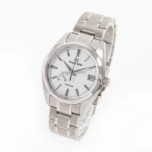 13714_watchlounge_lo.jpg