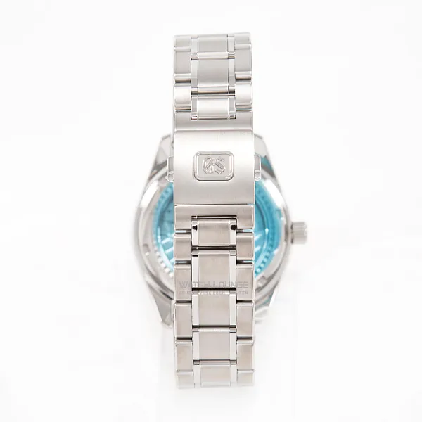 13719_watchlounge_lo.jpg
