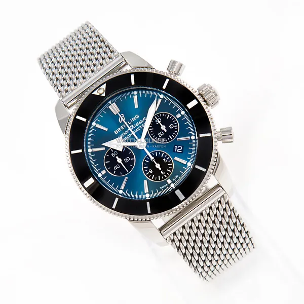 14231_watchlounge_lo.jpg