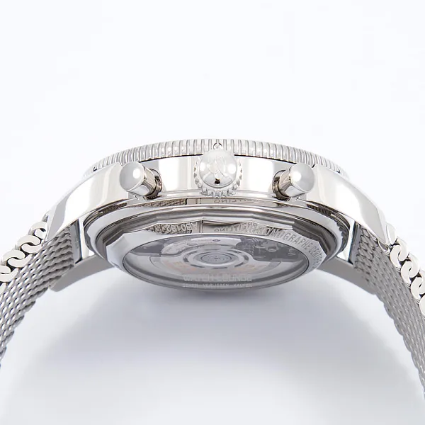 14235_watchlounge_lo.jpg