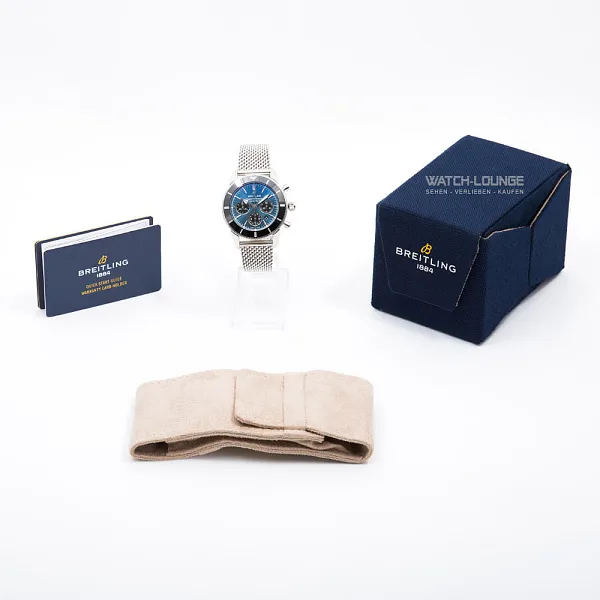 14240_watchlounge_lo.jpg