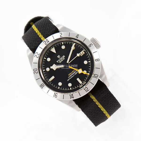 14303_watchlounge_lo.jpg