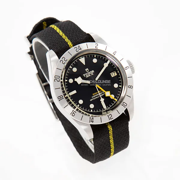14305_watchlounge_lo.jpg