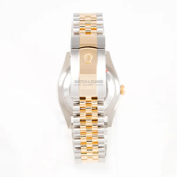 14343_watchlounge_lo.jpg