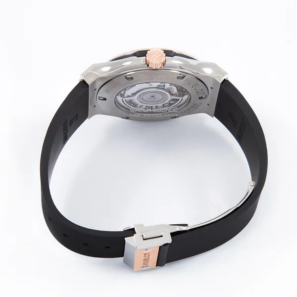 14417_watchlounge_lo.jpg