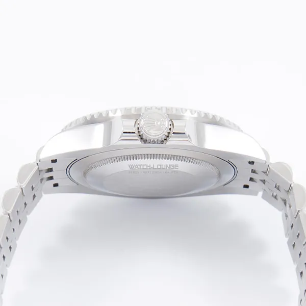 14426_watchlounge_lo.jpg