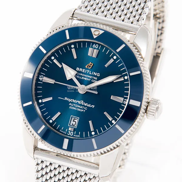 14549_watchlounge_lo_1.jpg
